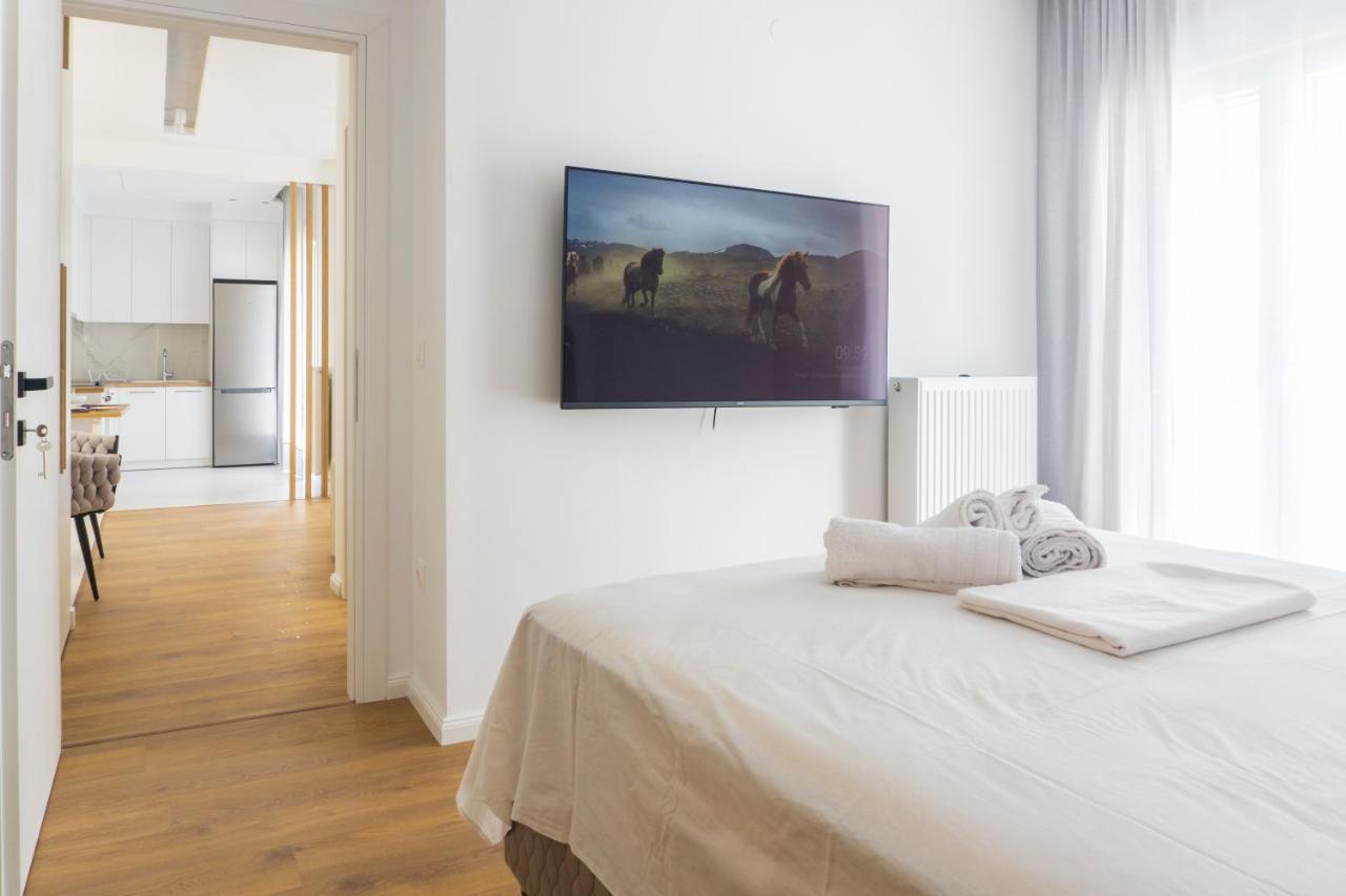 New Modern Style Home Next To The Train Station Salonic Exterior foto