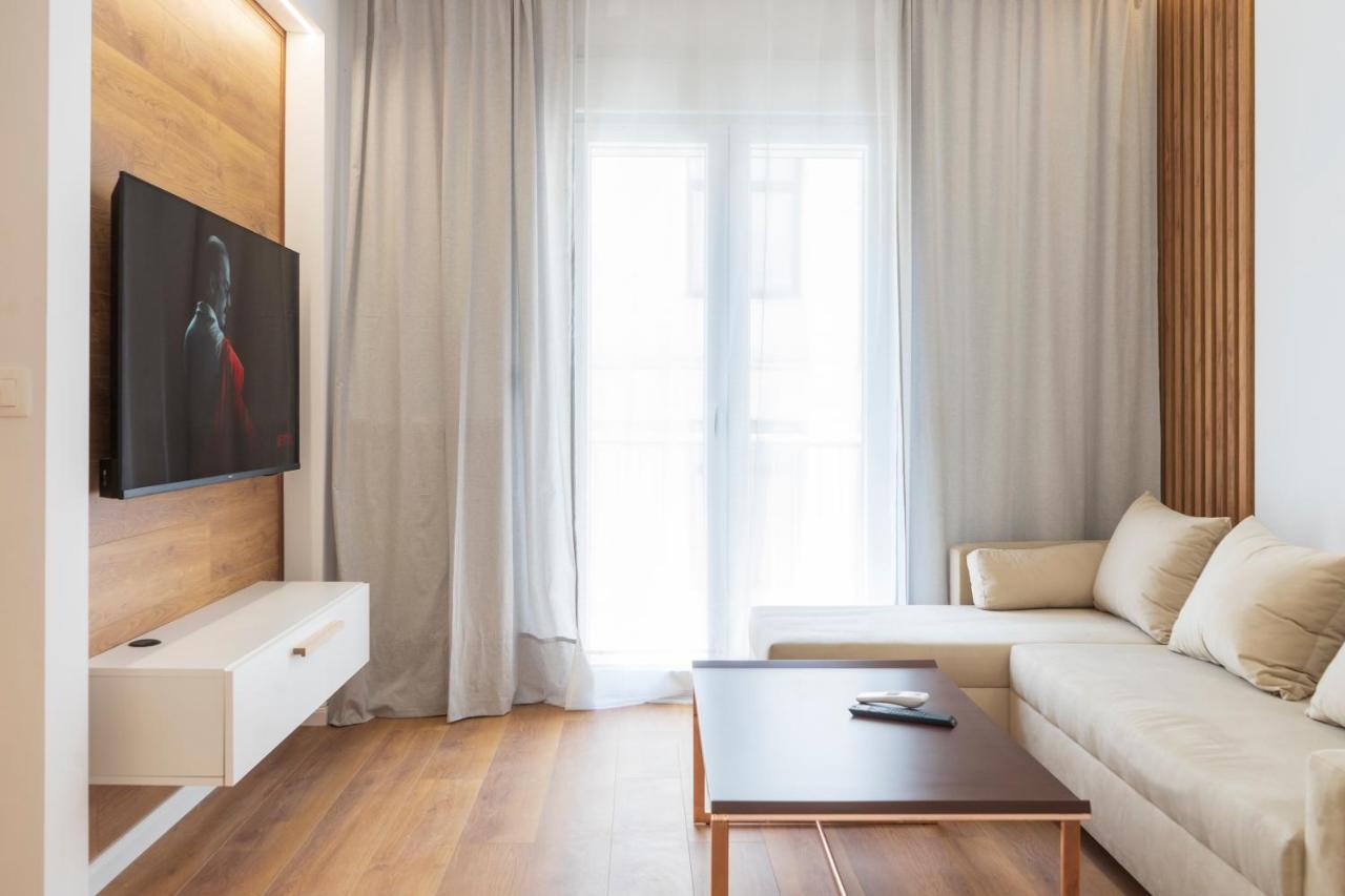 New Modern Style Home Next To The Train Station Salonic Exterior foto