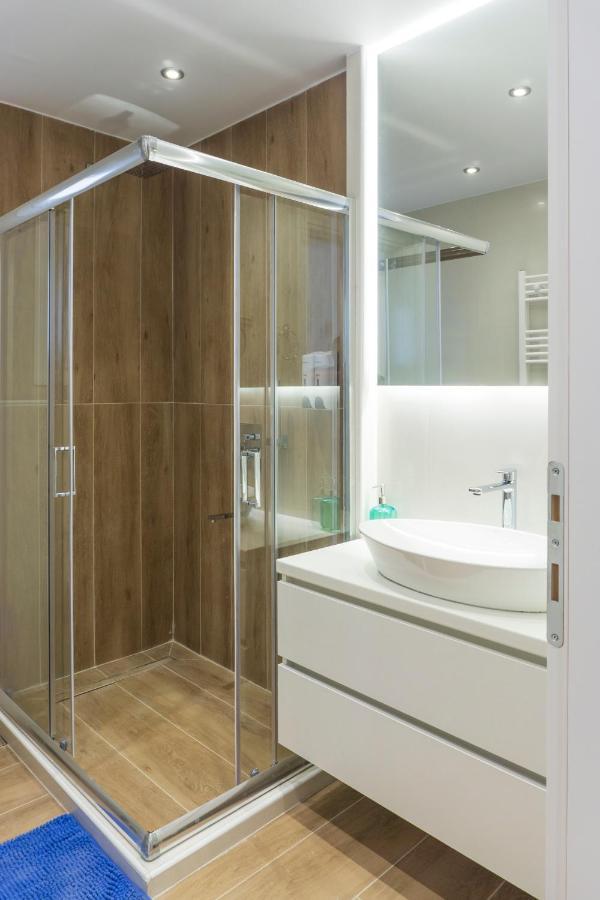 New Modern Style Home Next To The Train Station Salonic Exterior foto